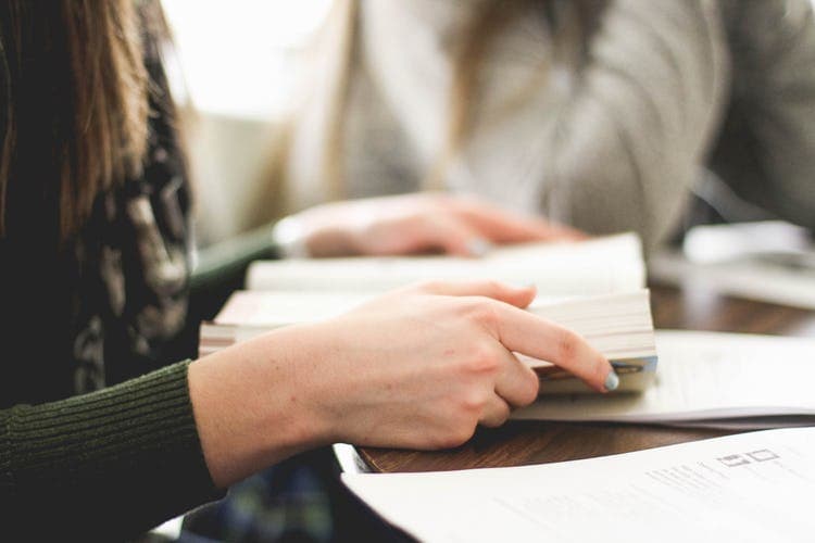 Complete Guide to Words Per Page Calculations Across Formats and Contexts