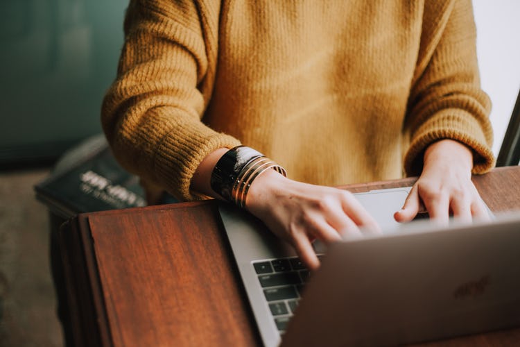 Effective thesis statement length balances comprehensive claim development with concise expression while providing clear direction and demonstrating analytical sophistication within appropriate word count parameters.